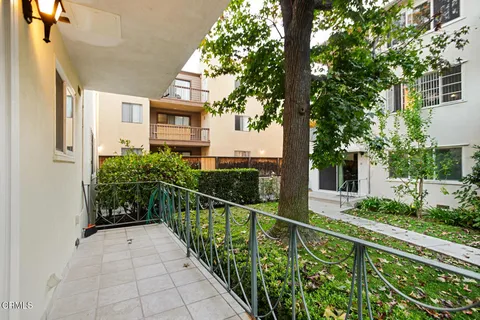 $3,200 | 1233 North Columbus Avenue, Unit 1C, Glendale, CA 91202