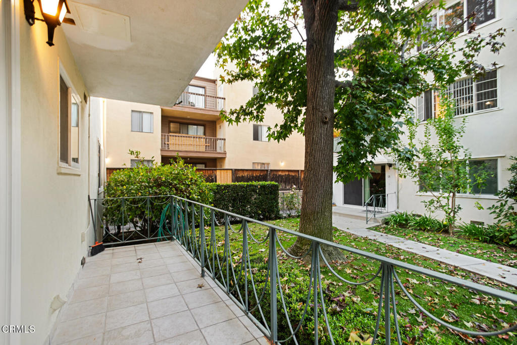1233 North Columbus Avenue, Unit 1C Glendale, CA 91202 - Photo 19 of 22 back patio