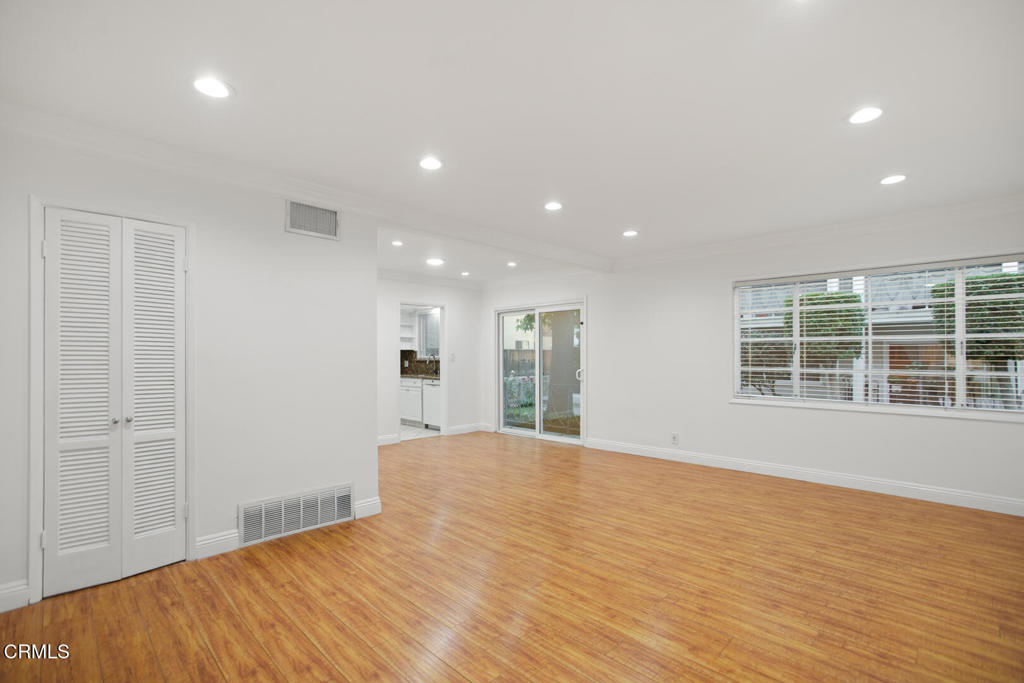 1233 North Columbus Avenue, Unit 1C Glendale, CA 91202 - Photo 2 of 22 living room