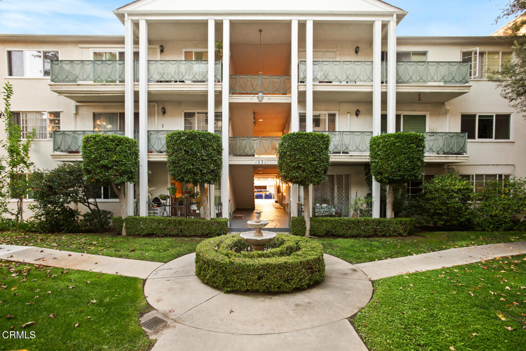 1233 North Columbus Avenue, Unit 1C Glendale, CA 91202 - Photo 21 of 22 Front of building