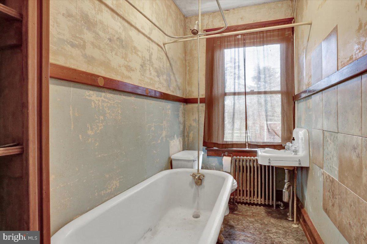 2019 Spring Street Reading, PA 19609 - Photo 18 of 31 Bathroom