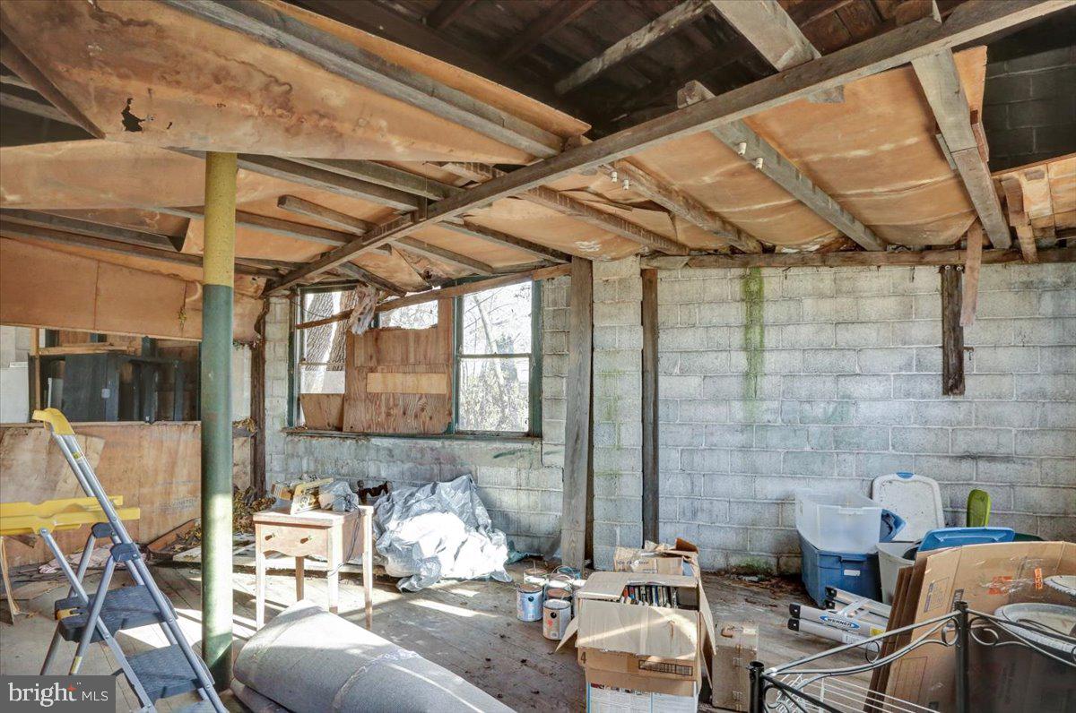 2019 Spring Street Reading, PA 19609 - Photo 3 of 31 Oversized garage - will be cleaned out