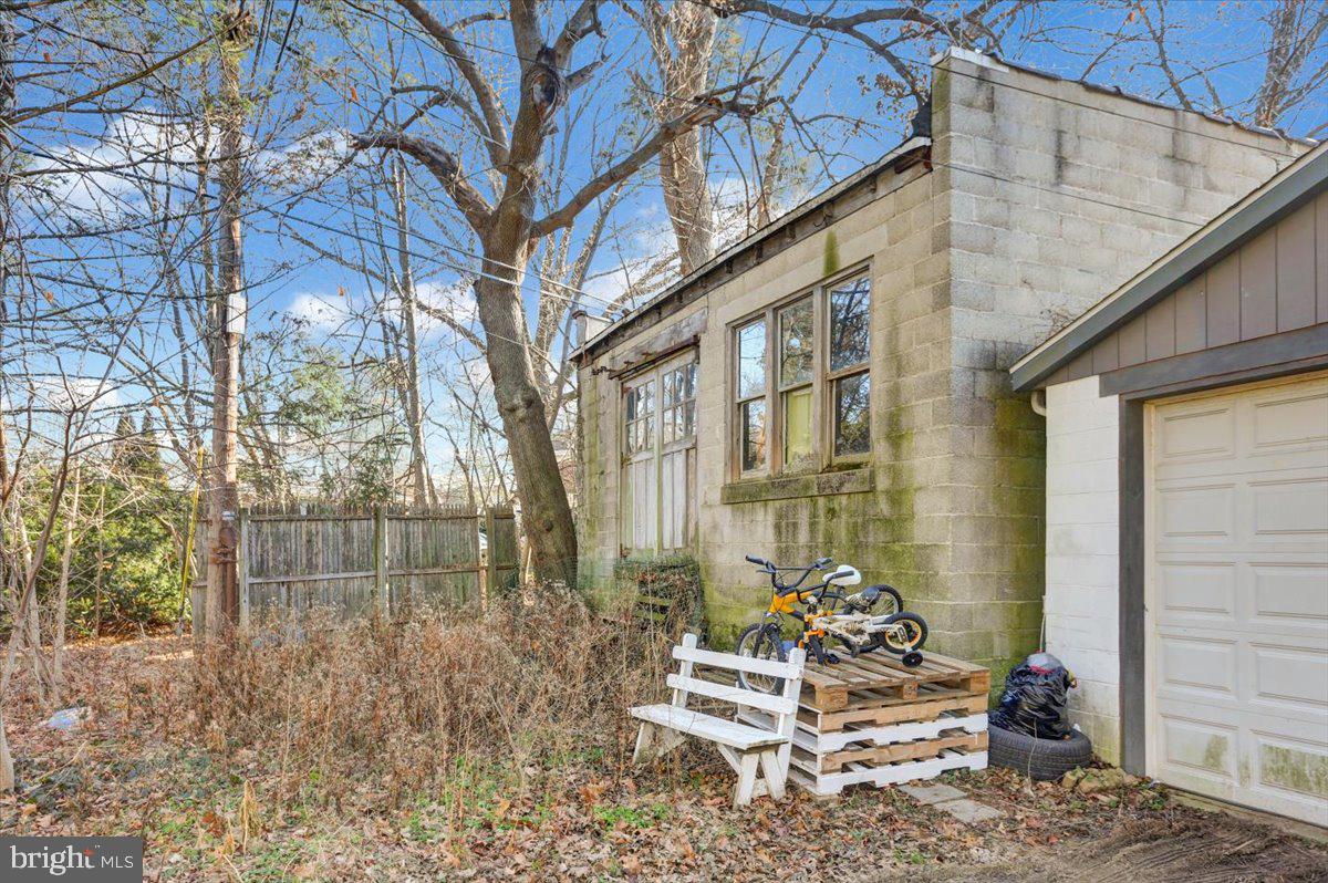 2019 Spring Street Reading, PA 19609 - Photo 31 of 31 Large side yard
