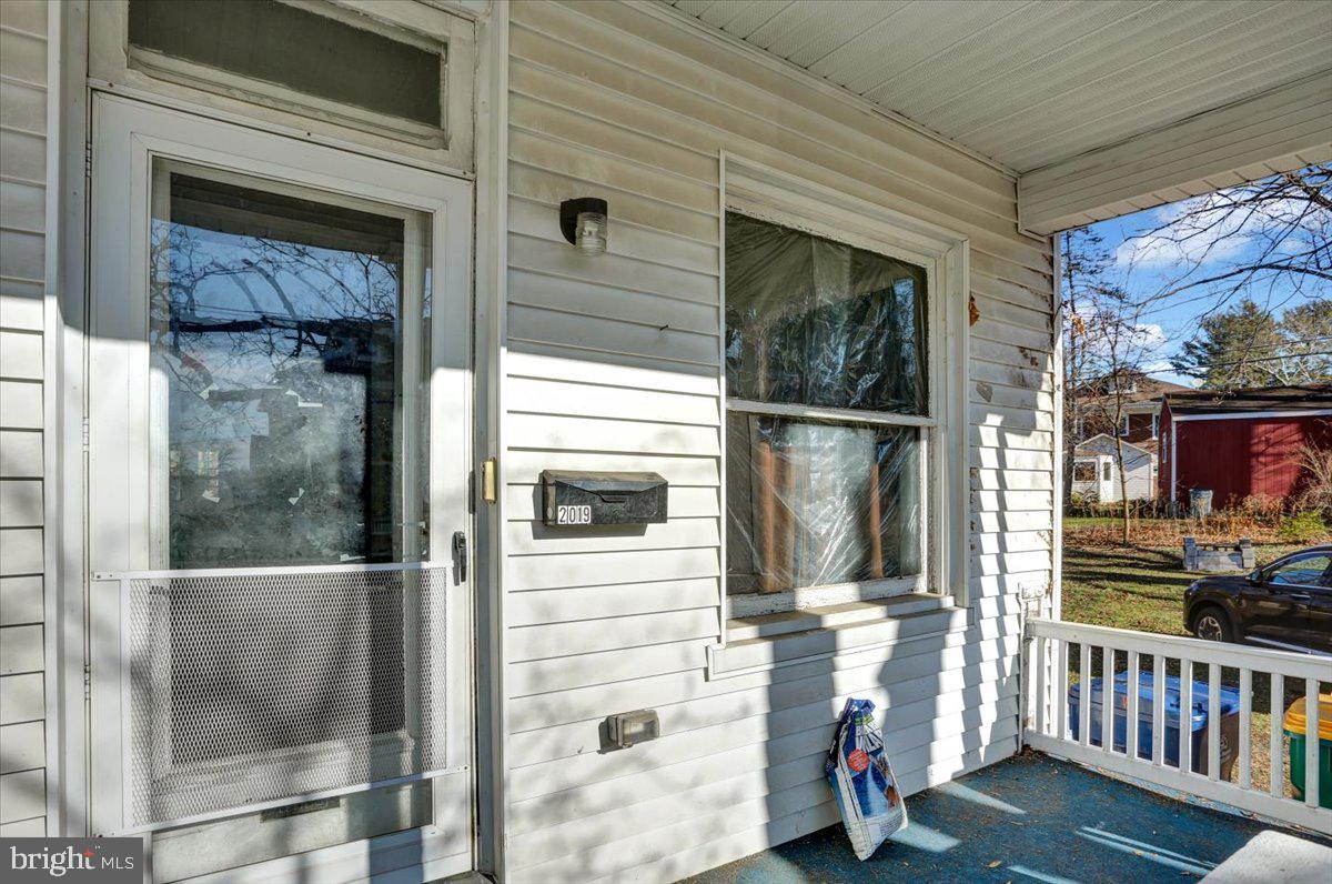 2019 Spring Street Reading, PA 19609 - Photo 7 of 31 Covered front porch