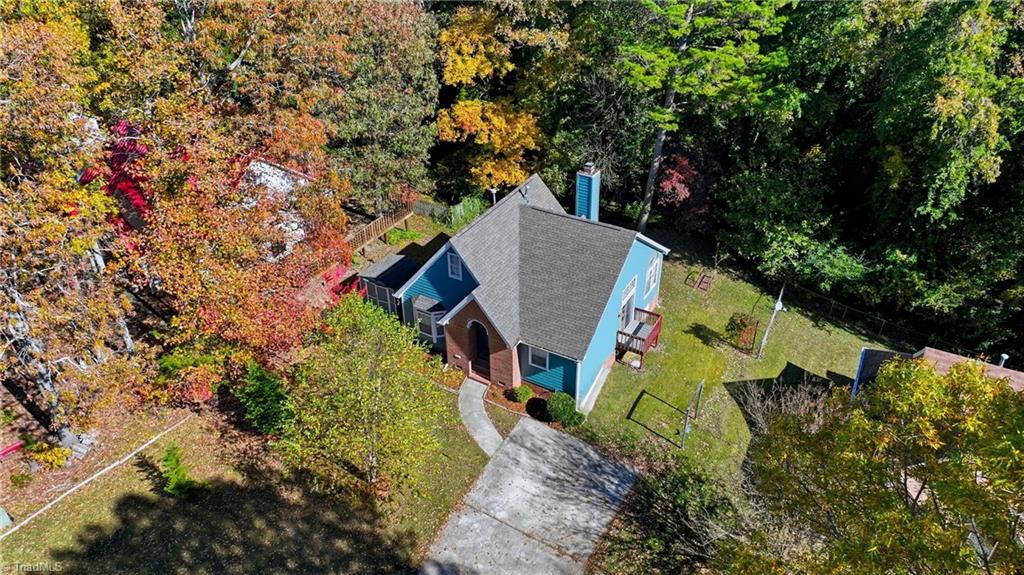 418 Shadybrook Road High Point, NC 27265 - Photo 4 of 29