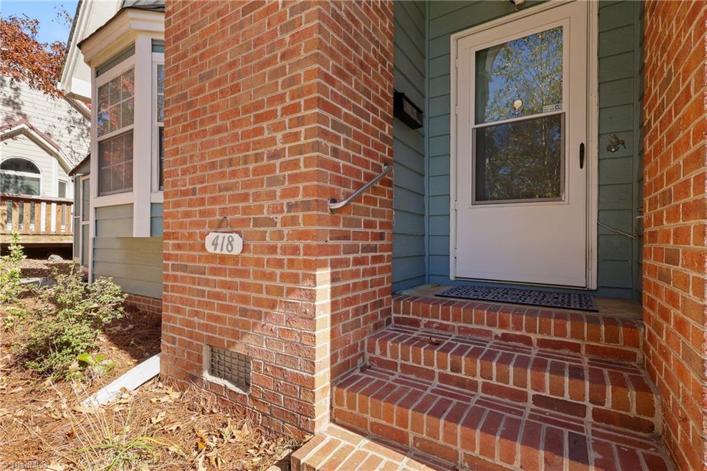 418 Shadybrook Road High Point, NC 27265 - Photo 5 of 29