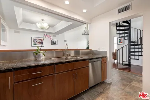 $1,250,000 | 964 Hancock Avenue, Unit 302, West Hollywood, CA 90069