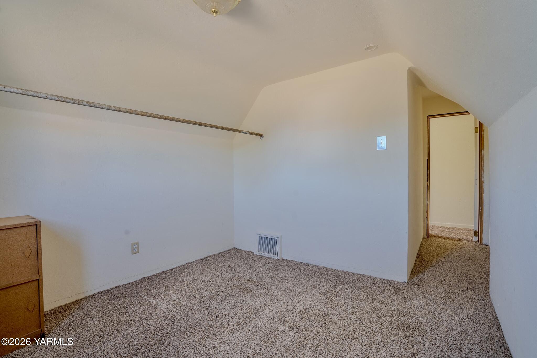 724 Ghormley Road Yakima, WA 98908 - Photo 24 of 44 Small Room Upstairs