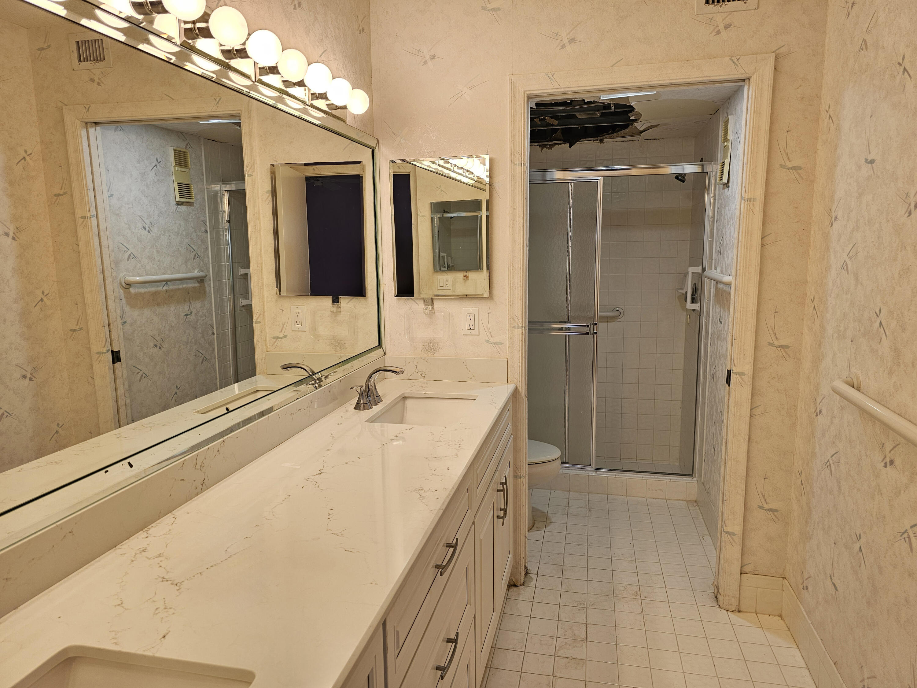 9963 Seacrest Circle, Unit 101 Boynton Beach, FL 33437 - Photo 18 of 27 Bathroom 1
