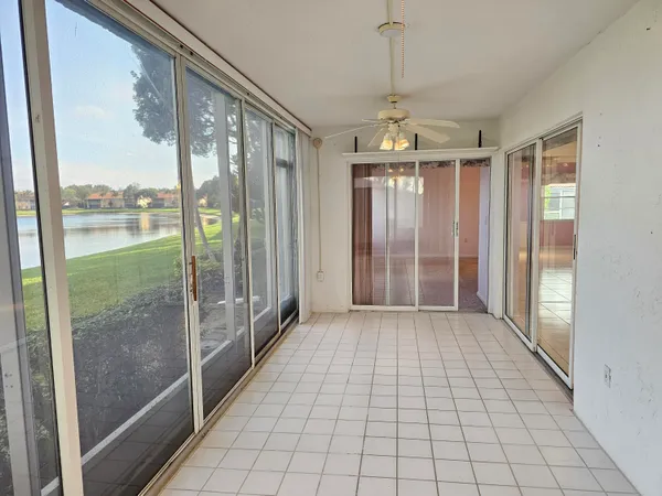 a view of entryway with livingroom view