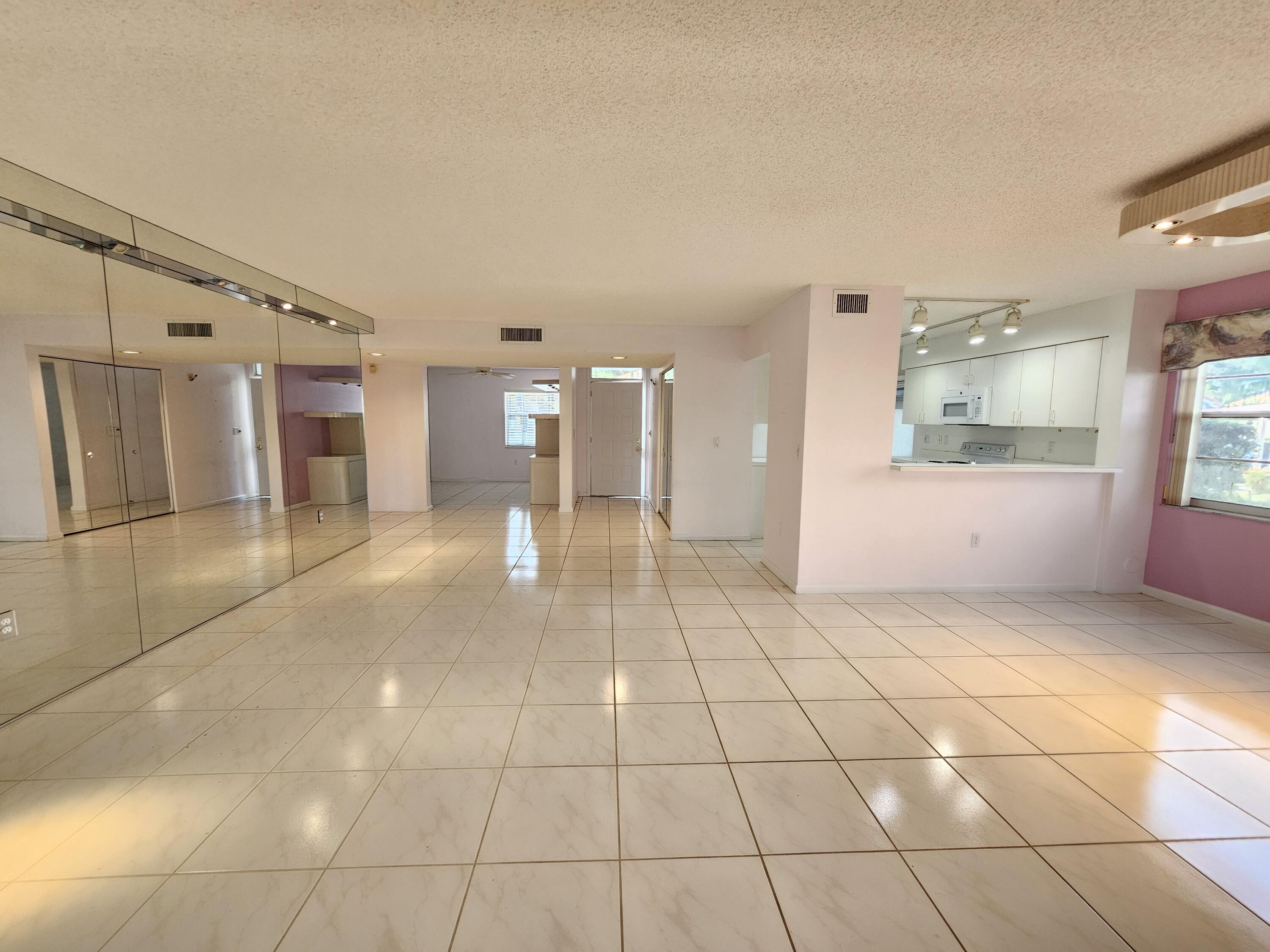 9963 Seacrest Circle, Unit 101 Boynton Beach, FL 33437 - Photo 5 of 27 Interior (2)