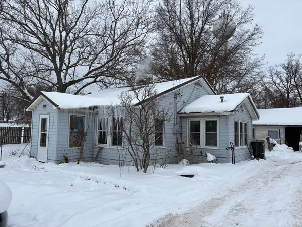 $104,900 | 1403 East James Street, White Cloud, MI 49349