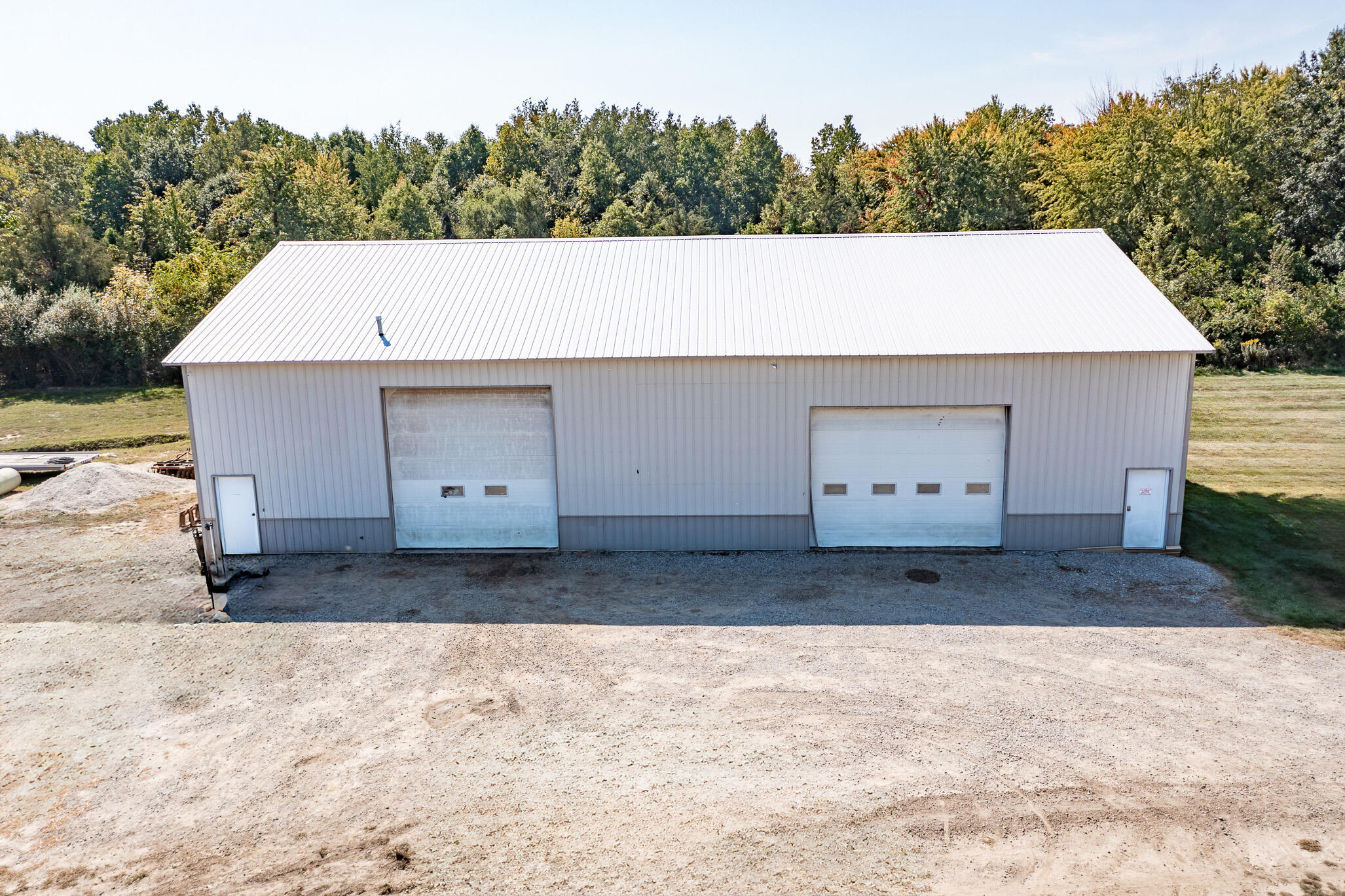 14615 Reeder Road Crown Point, IN 46307 - Photo 17 of 26 a backyard of a house
