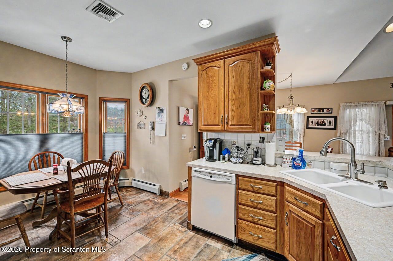 33 Parry Road Moscow, PA 18444 - Photo 4 of 75 33 Parry Rd 23 Large