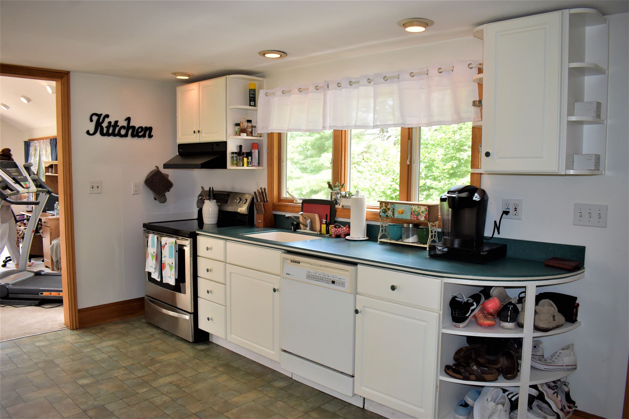 1008 East Washington Road Hillsborough, NH 03244 - Photo 4 of 33 Gallery Image 4