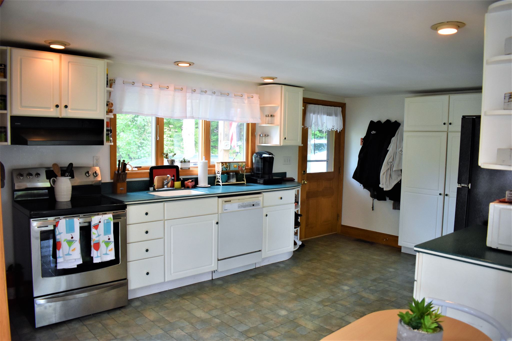 1008 East Washington Road Hillsborough, NH 03244 - Photo 5 of 33 Gallery Image 5