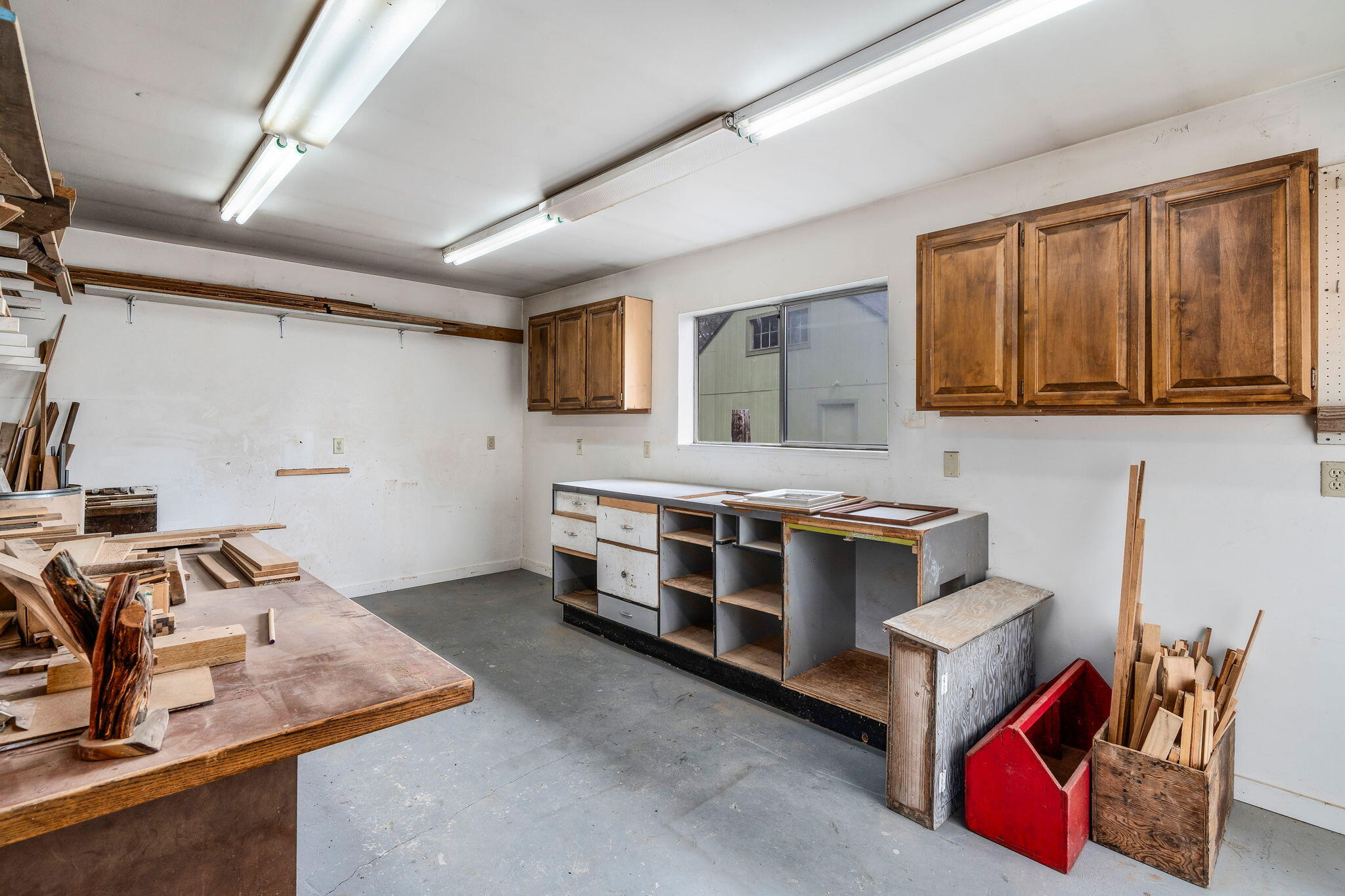 22655 Alfalfa Market Road Bend, OR 97701 - Photo 47 of 58 Another wood working area