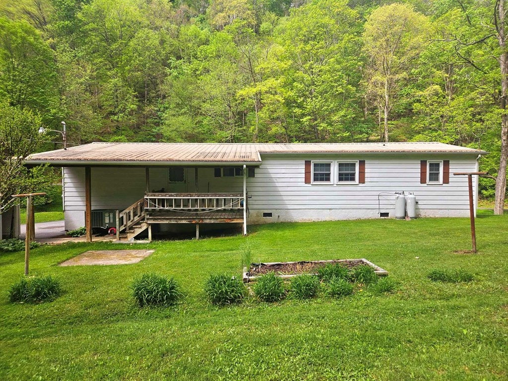 201 Debra Road Falls Mills, VA 24613 - Photo 10 of 33 Gallery Image 10