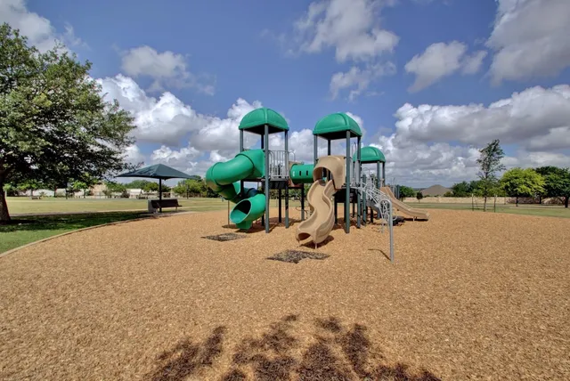 a view of a tennis court