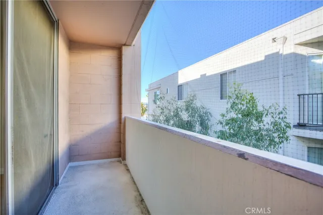 $1,900 | 421 South Lafayette Park Place, Unit 624, Los Angeles, CA 90057