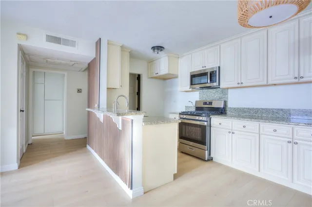 $1,900 | 421 South Lafayette Park Place, Unit 624, Los Angeles, CA 90057