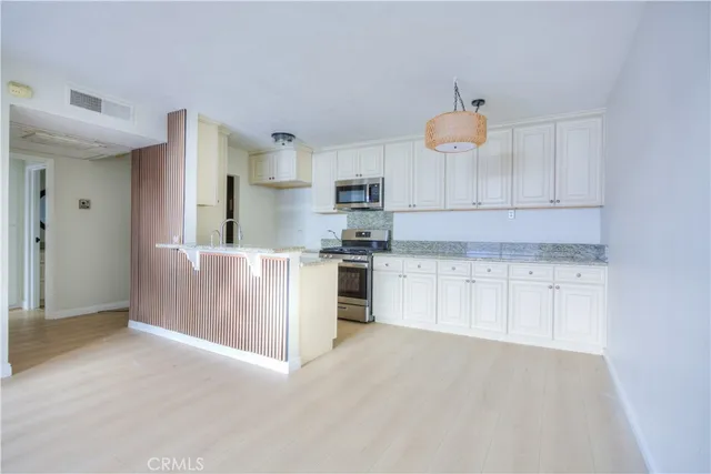 $1,900 | 421 South Lafayette Park Place, Unit 624, Los Angeles, CA 90057