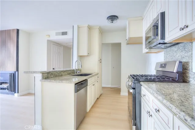 $1,900 | 421 South Lafayette Park Place, Unit 624, Los Angeles, CA 90057