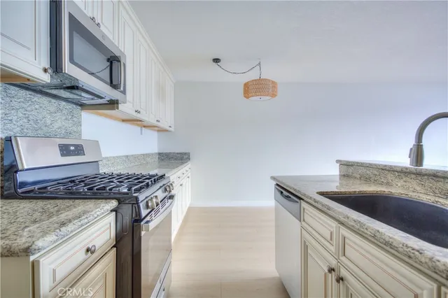 $1,900 | 421 South Lafayette Park Place, Unit 624, Los Angeles, CA 90057