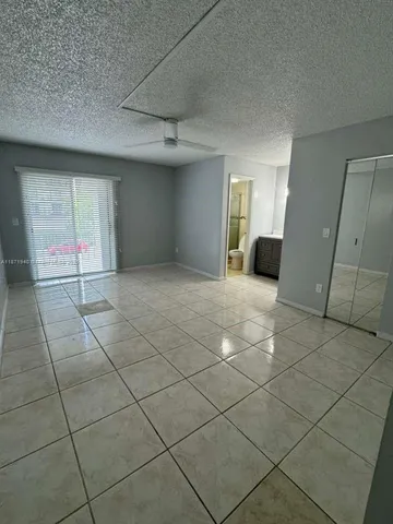 $2,100 | 1480 West 46th Street, Unit 208, Hialeah, FL 33012