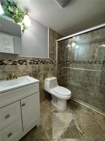 $2,100 | 1480 West 46th Street, Unit 208, Hialeah, FL 33012