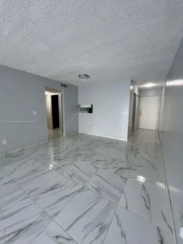 $2,100 | 1480 West 46th Street, Unit 208, Hialeah, FL 33012