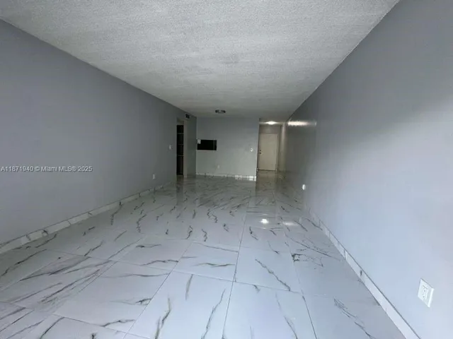 $2,100 | 1480 West 46th Street, Unit 208, Hialeah, FL 33012