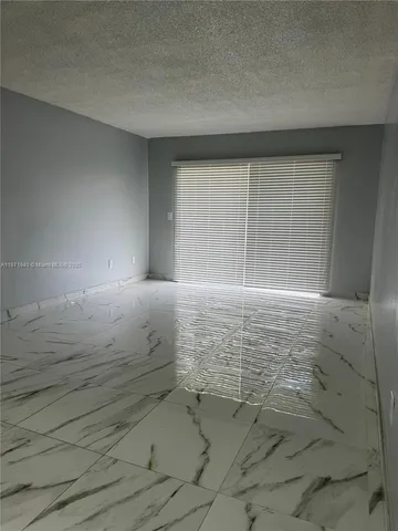 $2,100 | 1480 West 46th Street, Unit 208, Hialeah, FL 33012