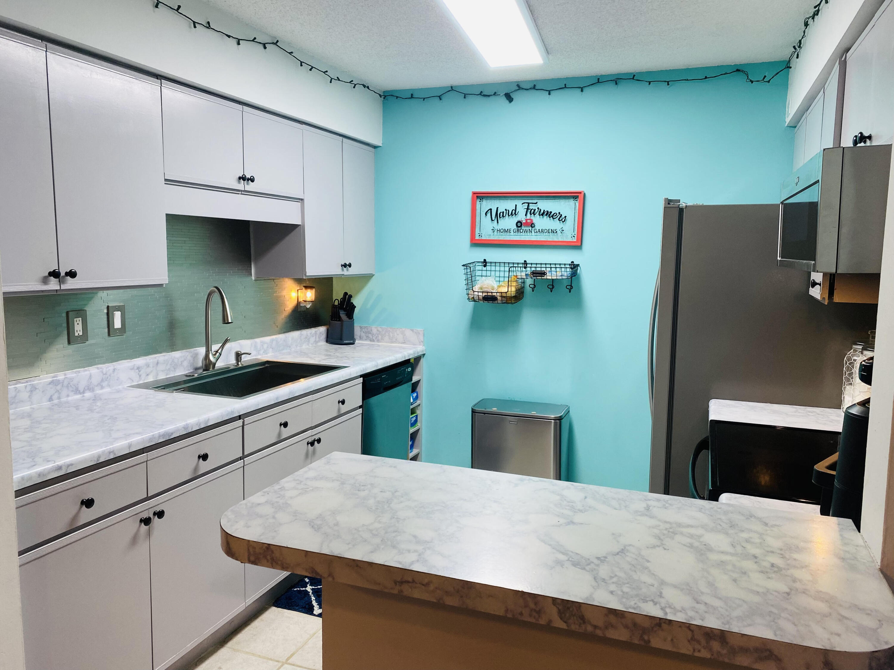 6018 Indrio Road, Unit H6 Fort Pierce, FL 34951 - Photo 4 of 15 kitchen