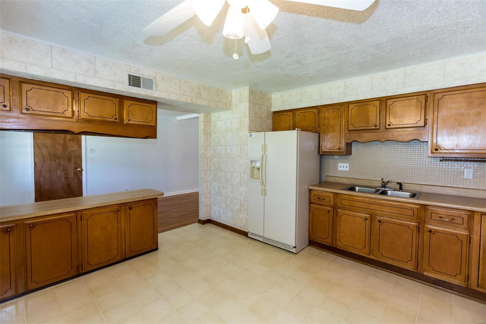 1943 Brown Road St. Louis, MO 63114 - Photo 3 of 28 Gallery Image 3