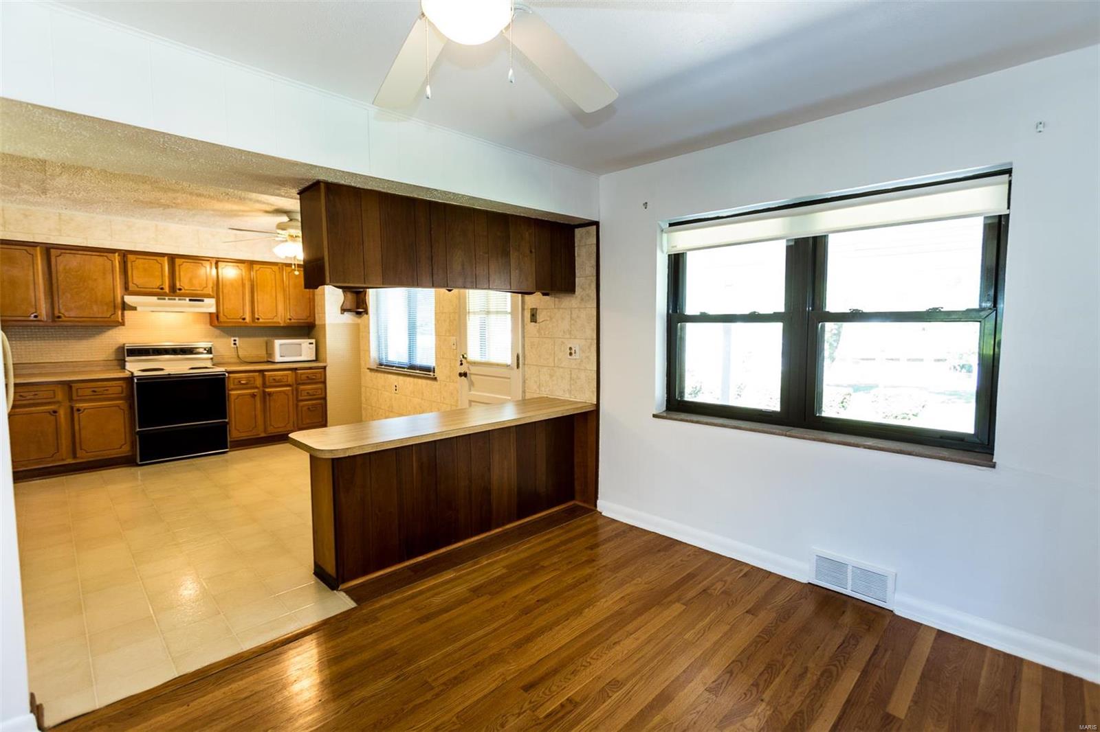 1943 Brown Road St. Louis, MO 63114 - Photo 4 of 28 Gallery Image 4