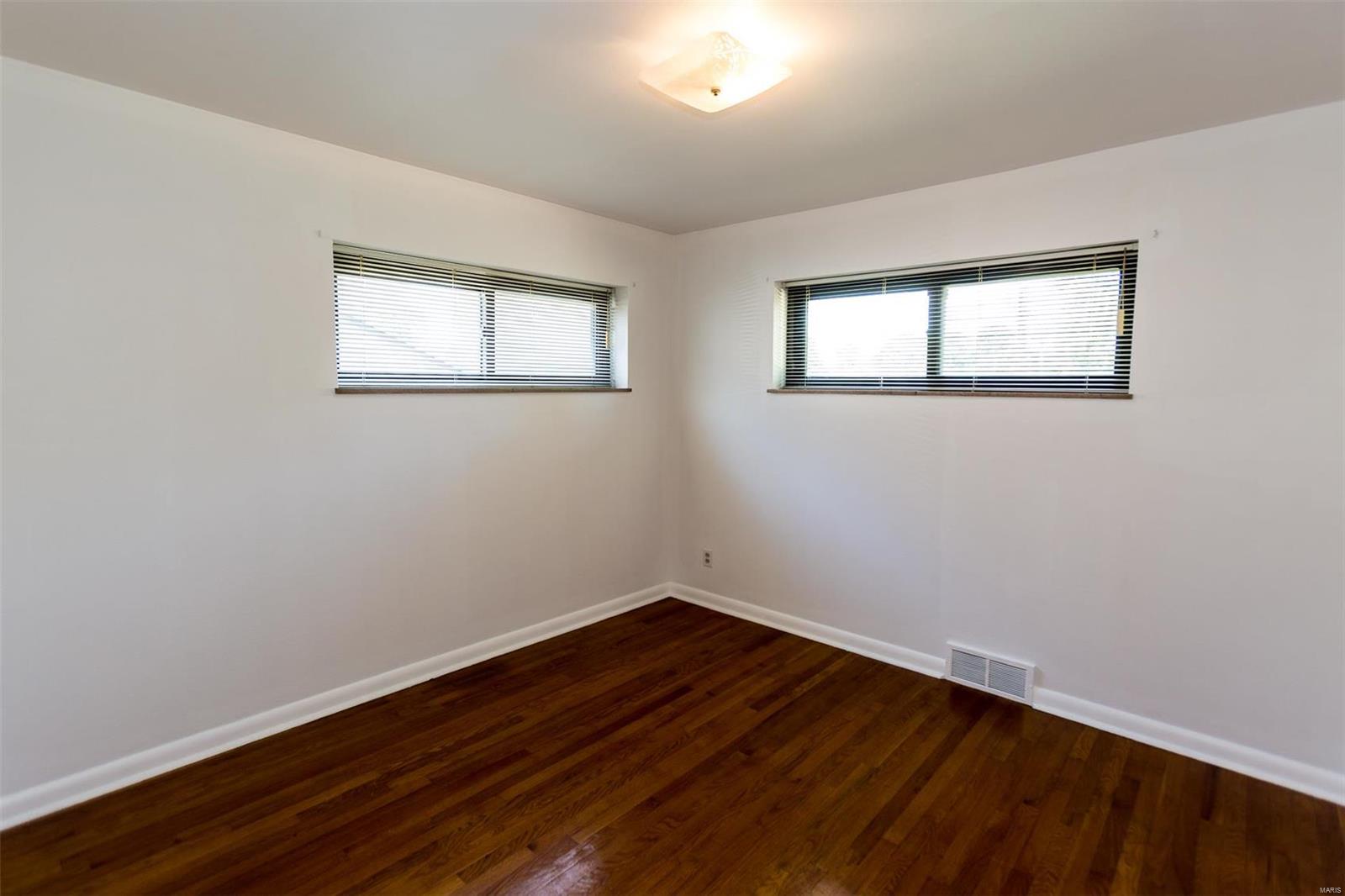 1943 Brown Road St. Louis, MO 63114 - Photo 5 of 28 Gallery Image 5