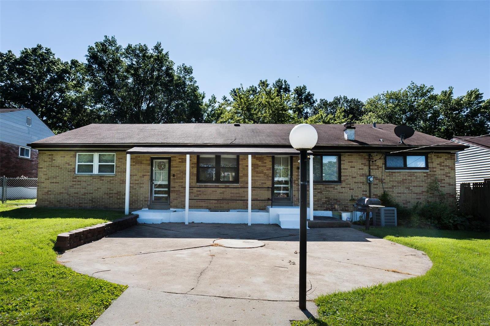 1943 Brown Road St. Louis, MO 63114 - Photo 6 of 28 Gallery Image 6