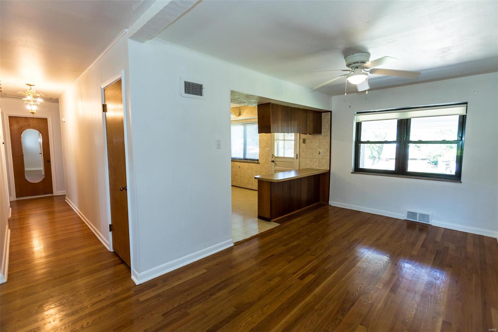 1943 Brown Road St. Louis, MO 63114 - Photo 7 of 28 Gallery Image 7