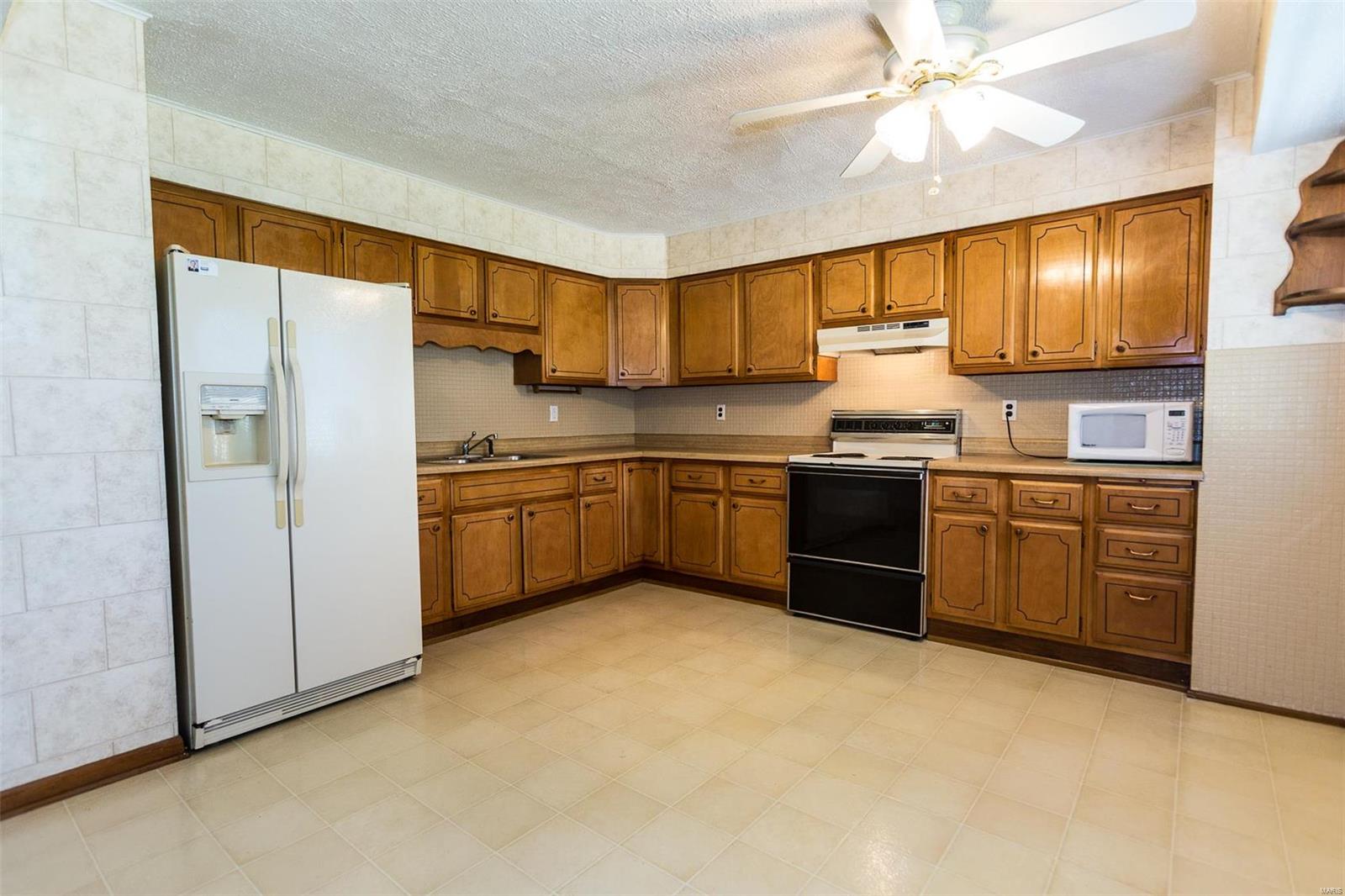 1943 Brown Road St. Louis, MO 63114 - Photo 9 of 28 Gallery Image 9