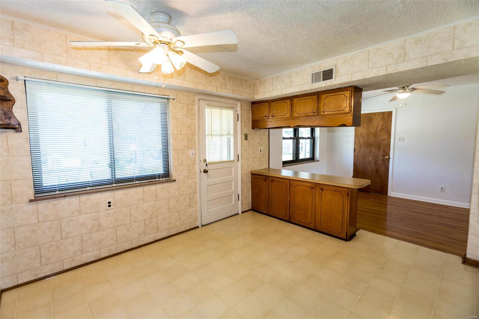1943 Brown Road St. Louis, MO 63114 - Photo 10 of 28 Gallery Image 10