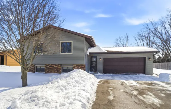 $330,000 | 29 Hillock Court, Appleton, WI 54914