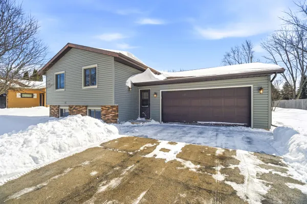 $330,000 | 29 Hillock Court, Appleton, WI 54914
