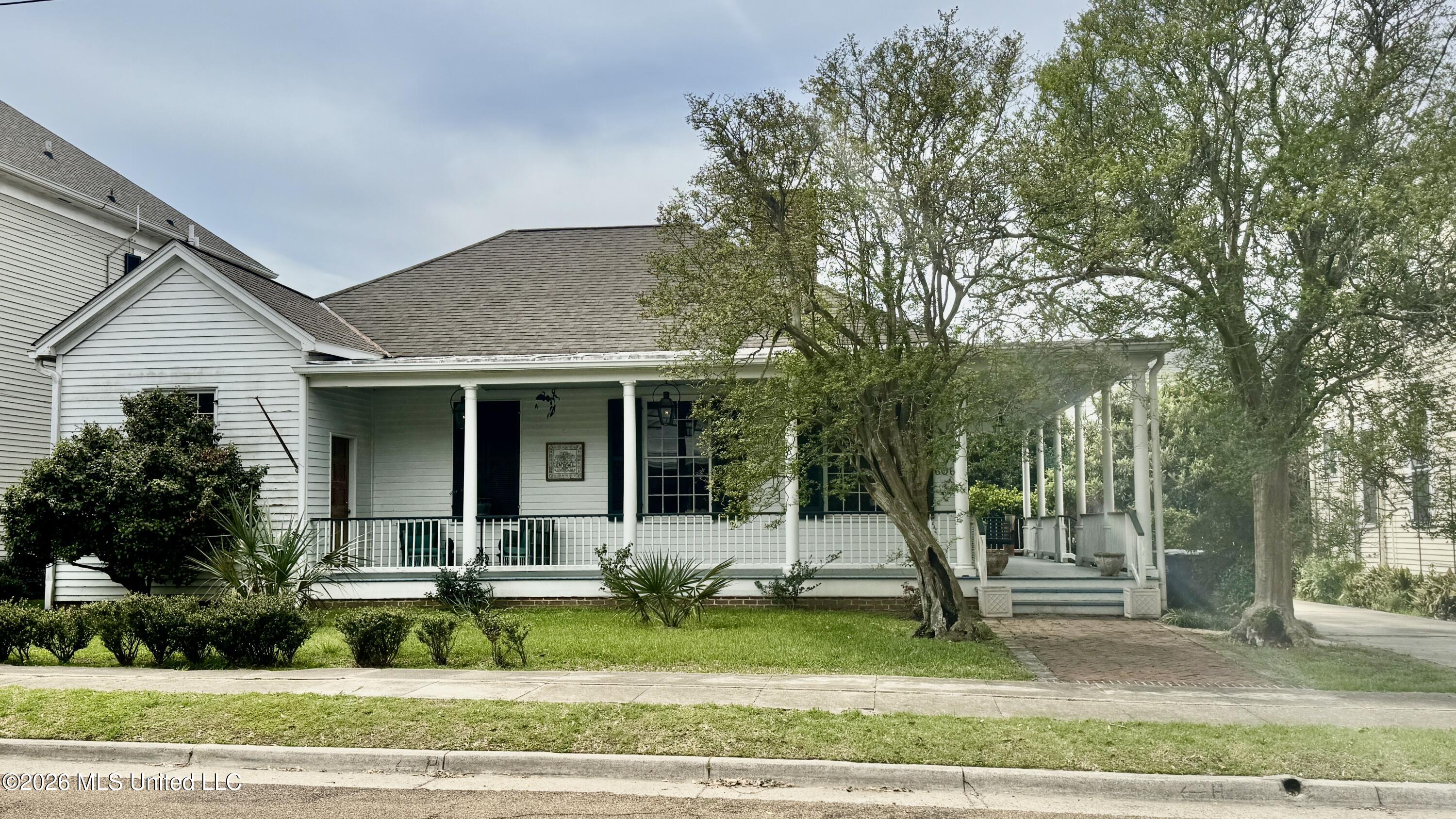 606 State Street Natchez, MS 39120 - Photo 2 of 30 IMG_9180