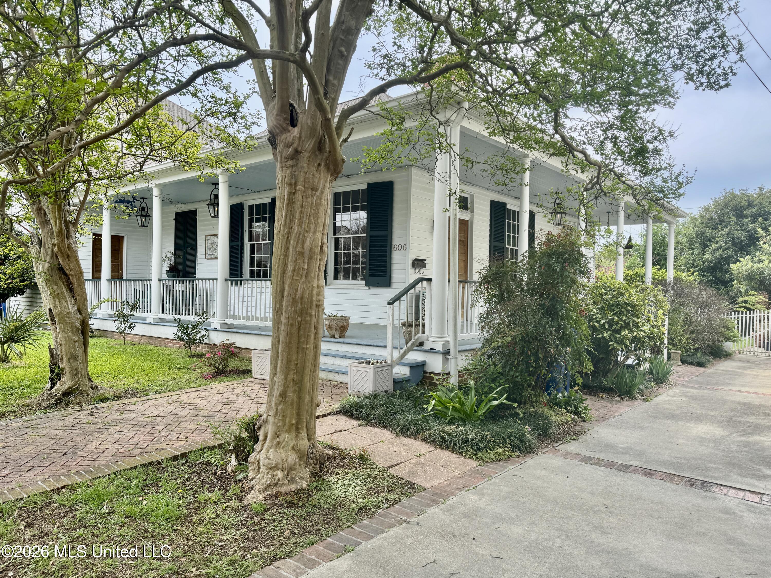 606 State Street Natchez, MS 39120 - Photo 4 of 30 IMG_9186