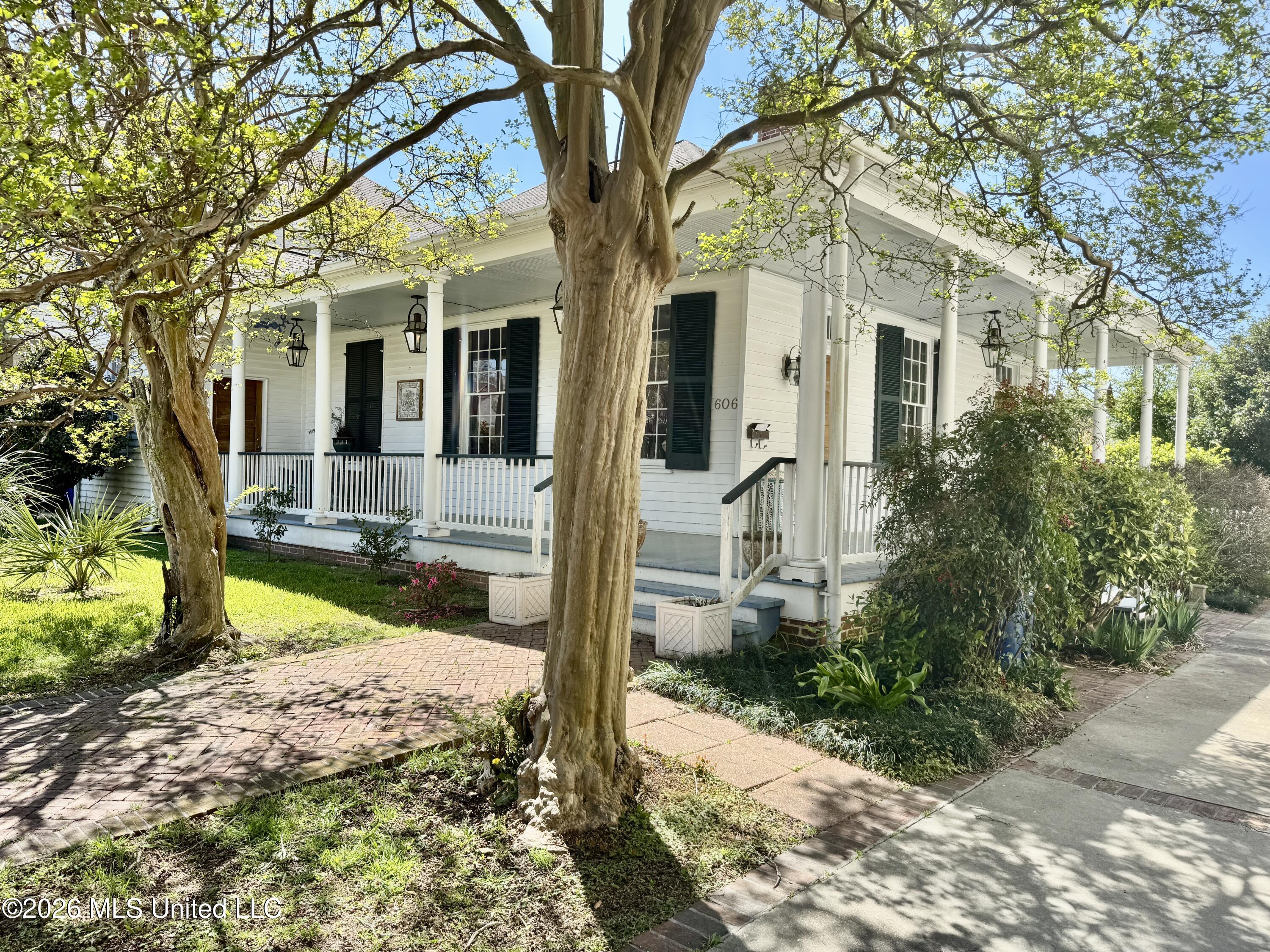 606 State Street Natchez, MS 39120 - Photo 8 of 30 IMG_9152