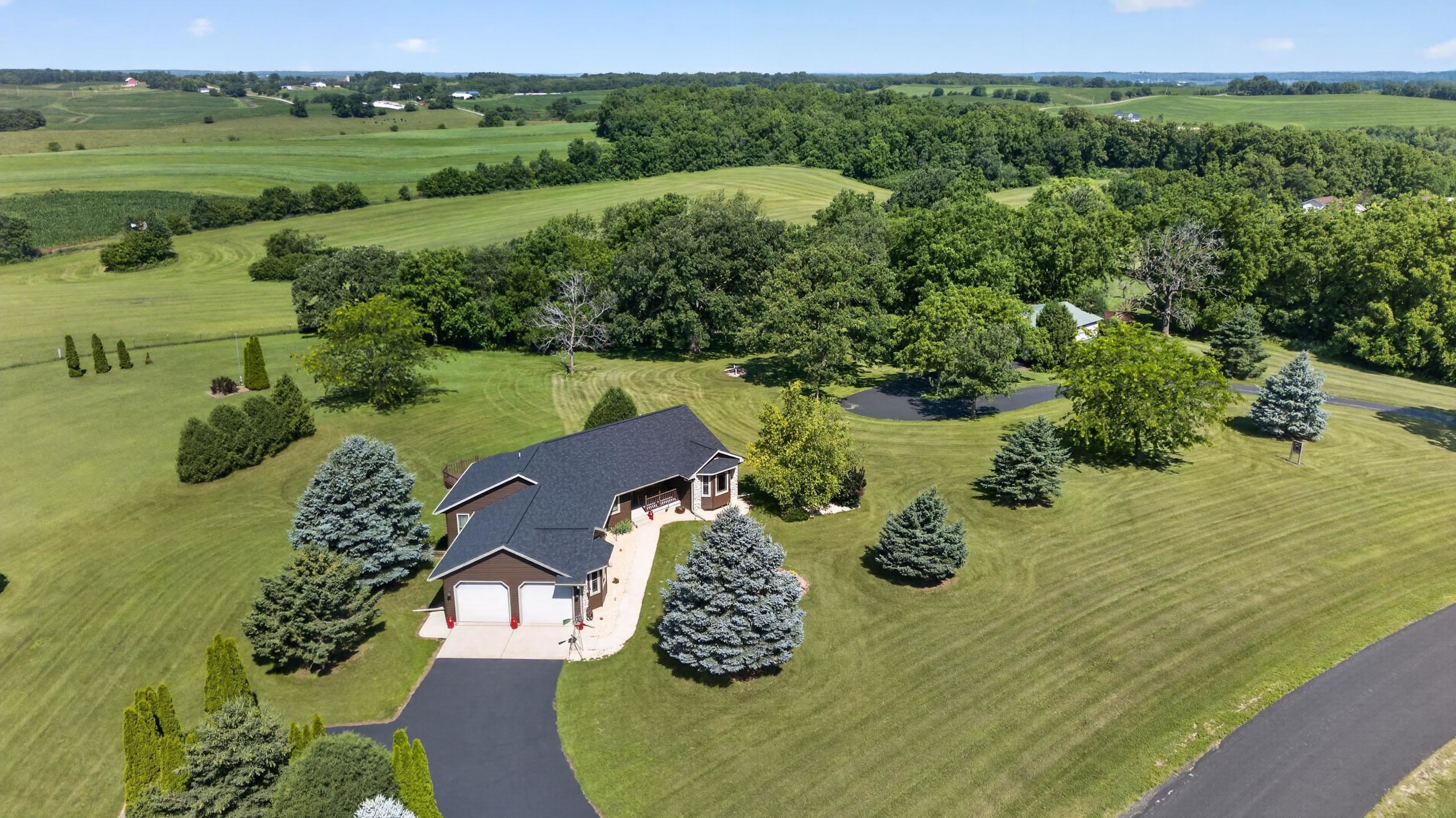 N7795 Panorama Road Belleville, WI 53508 - Photo 8 of 66