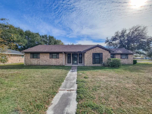 $2,300 | 1610 Maryon Street, Baytown, TX 77523