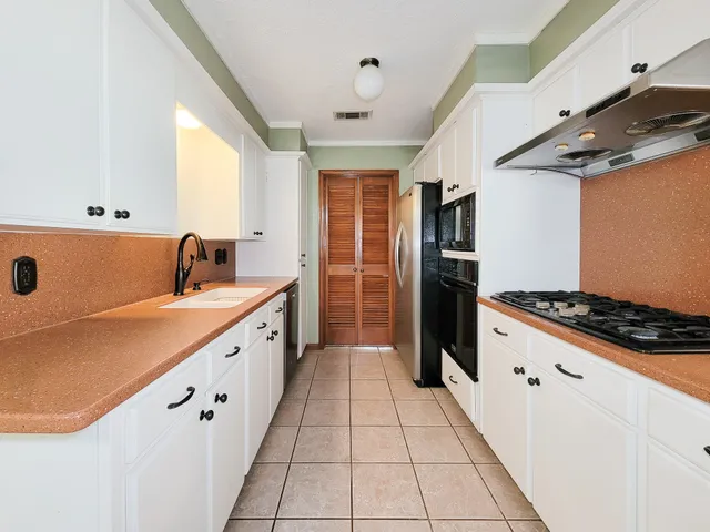 $2,300 | 1610 Maryon Street, Baytown, TX 77523