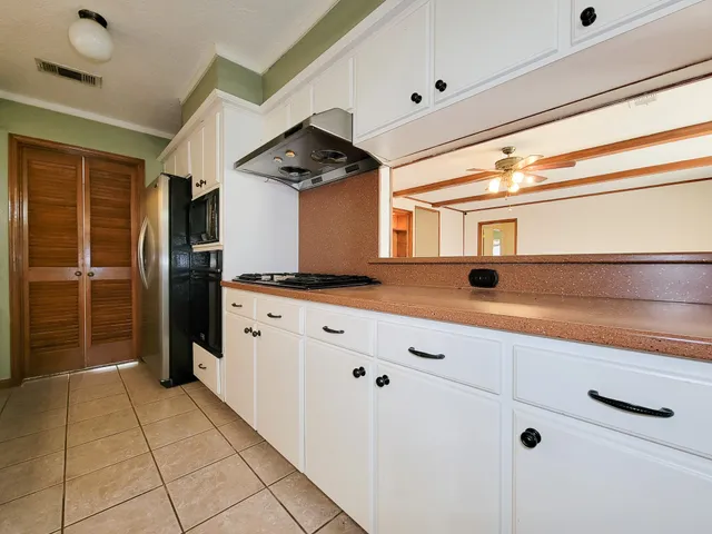 $2,300 | 1610 Maryon Street, Baytown, TX 77523